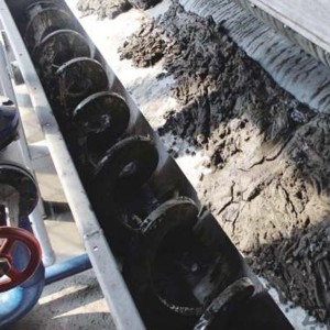 Shaftless screw conveyor , transportation equipment