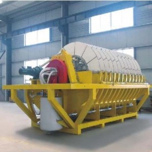 Ceramic vacuum filter